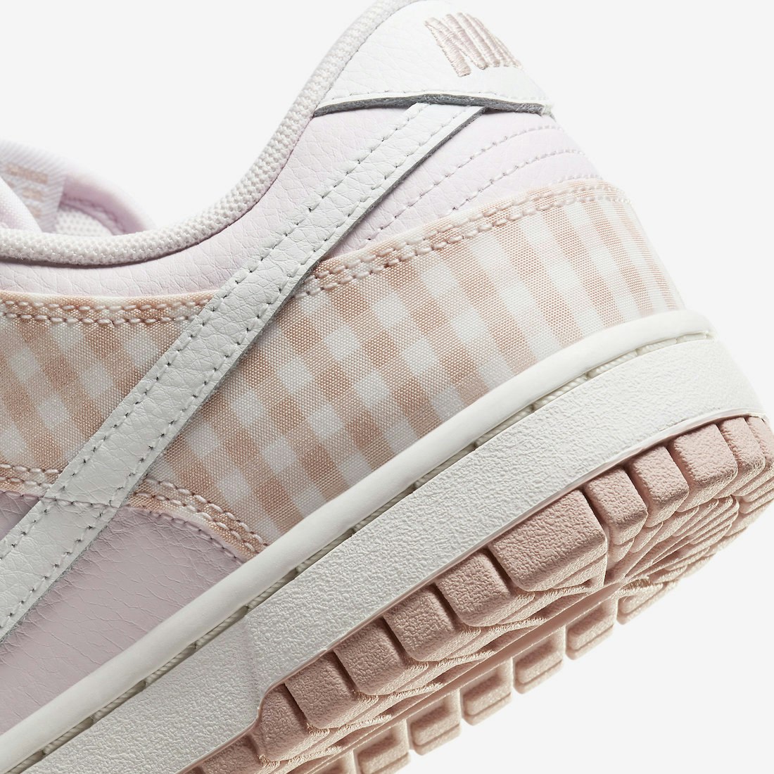 Nike Dunk Low "Pink Gingham"