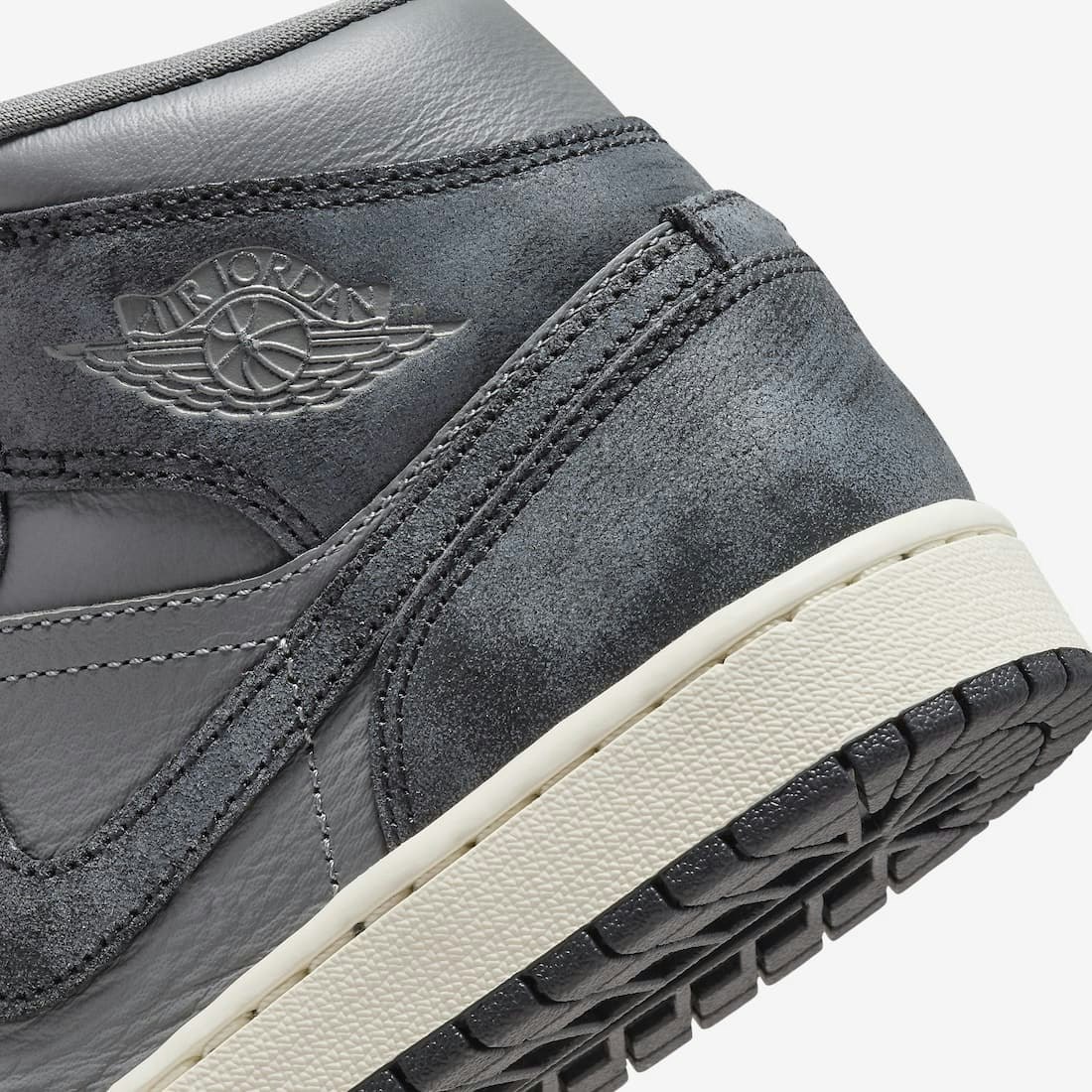 Air Jordan 1 Mid "Smoke Grey"