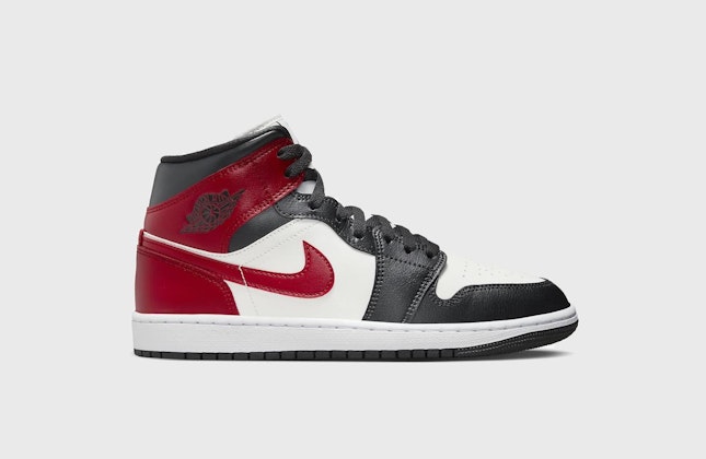 Air Jordan 1 Mid "Black Toe" Air Jordan 1 Mid "Black Toe"