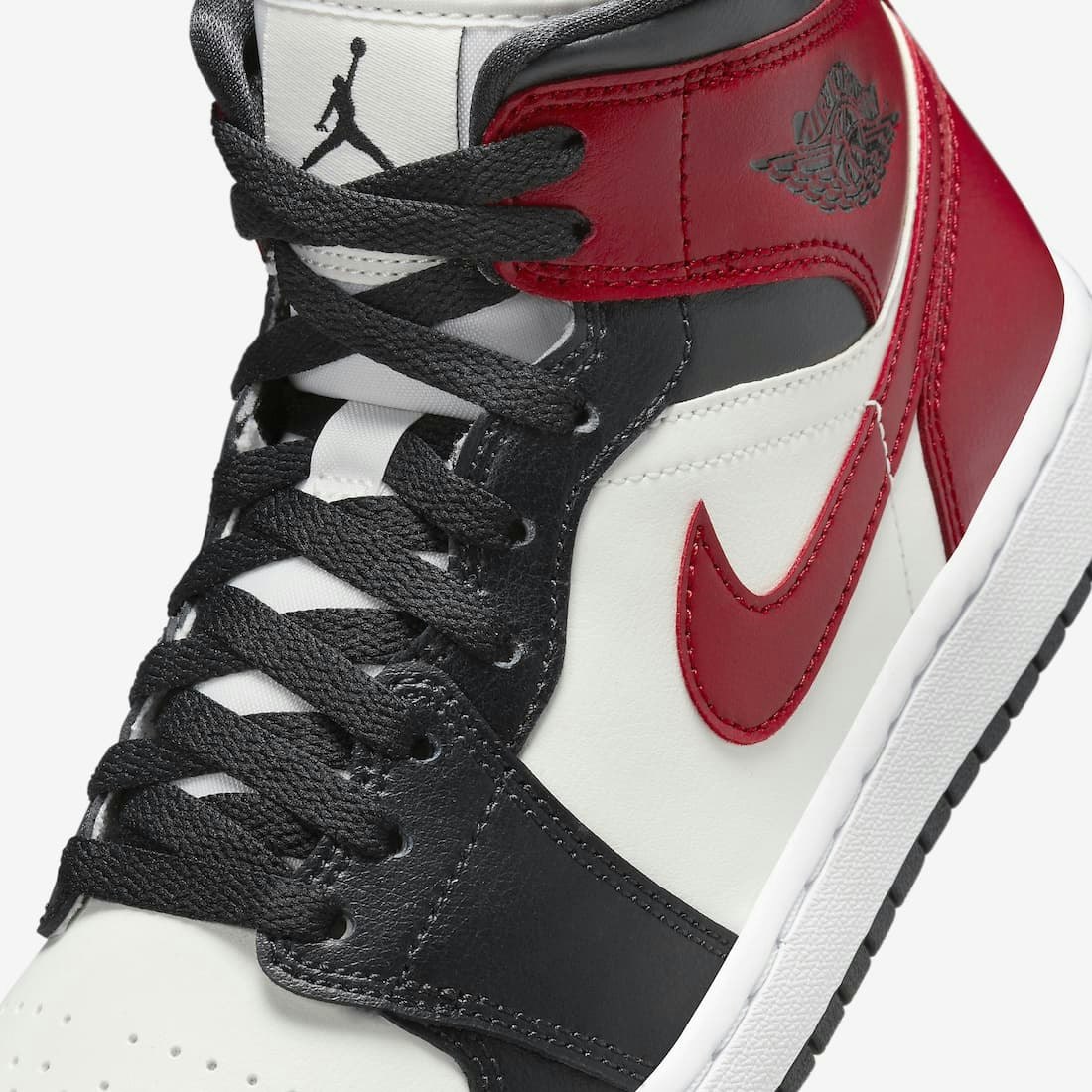 Air Jordan 1 Mid "Black Toe"