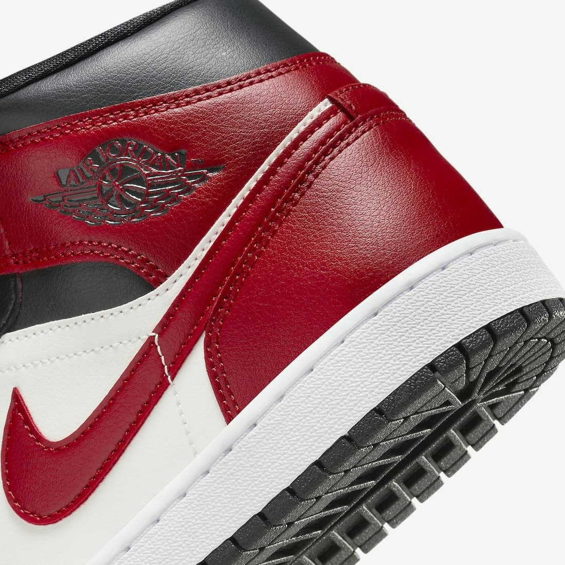Air Jordan 1 Mid "Black Toe"