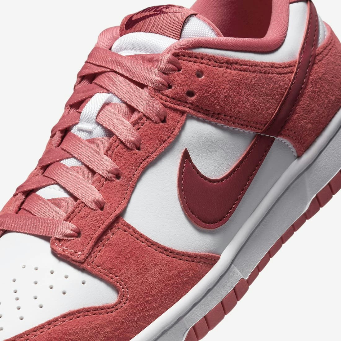 Nike Dunk Low "Valentine’s Day"