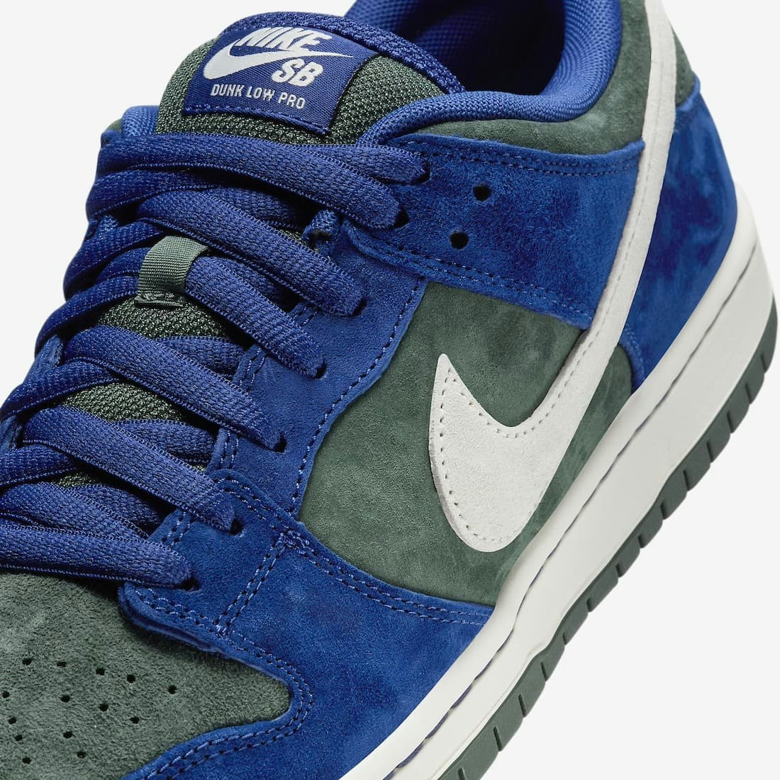 Nike SB Dunk Low "Deep Royal Blue"