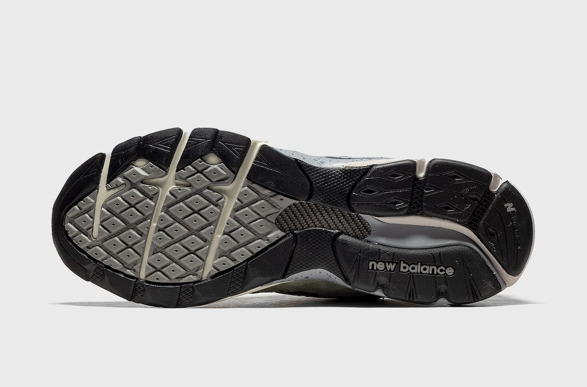 Patta x New Balance 990v3 "Keep your family close"