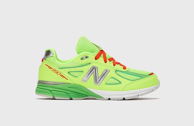 DTLR x New Balance 990v4 "Festive" DTLR x New Balance 990v4 "Festive"