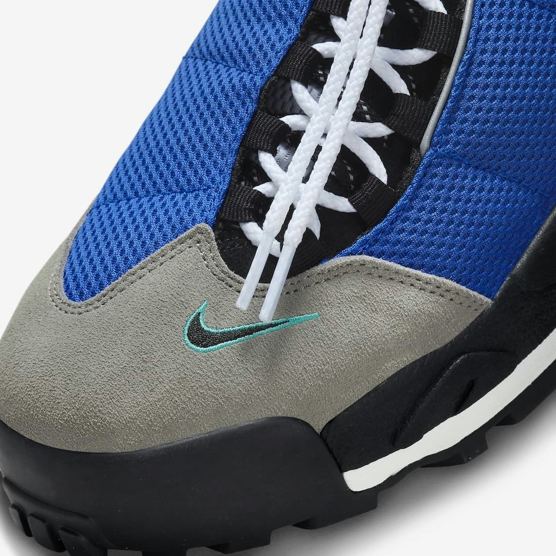 Sacai x Nike Magmascape "Varsity Royal"