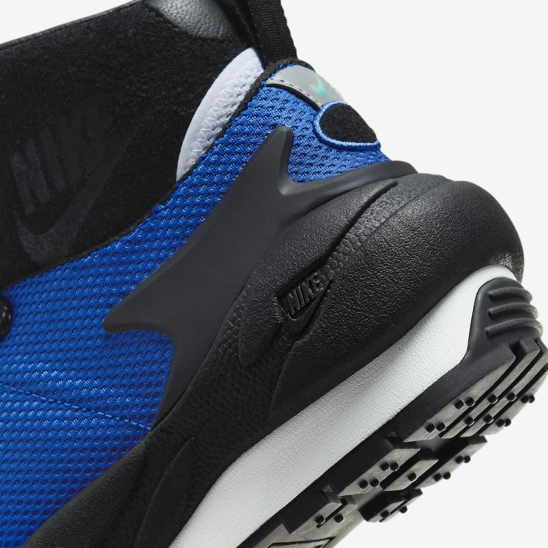 Sacai x Nike Magmascape "Varsity Royal"