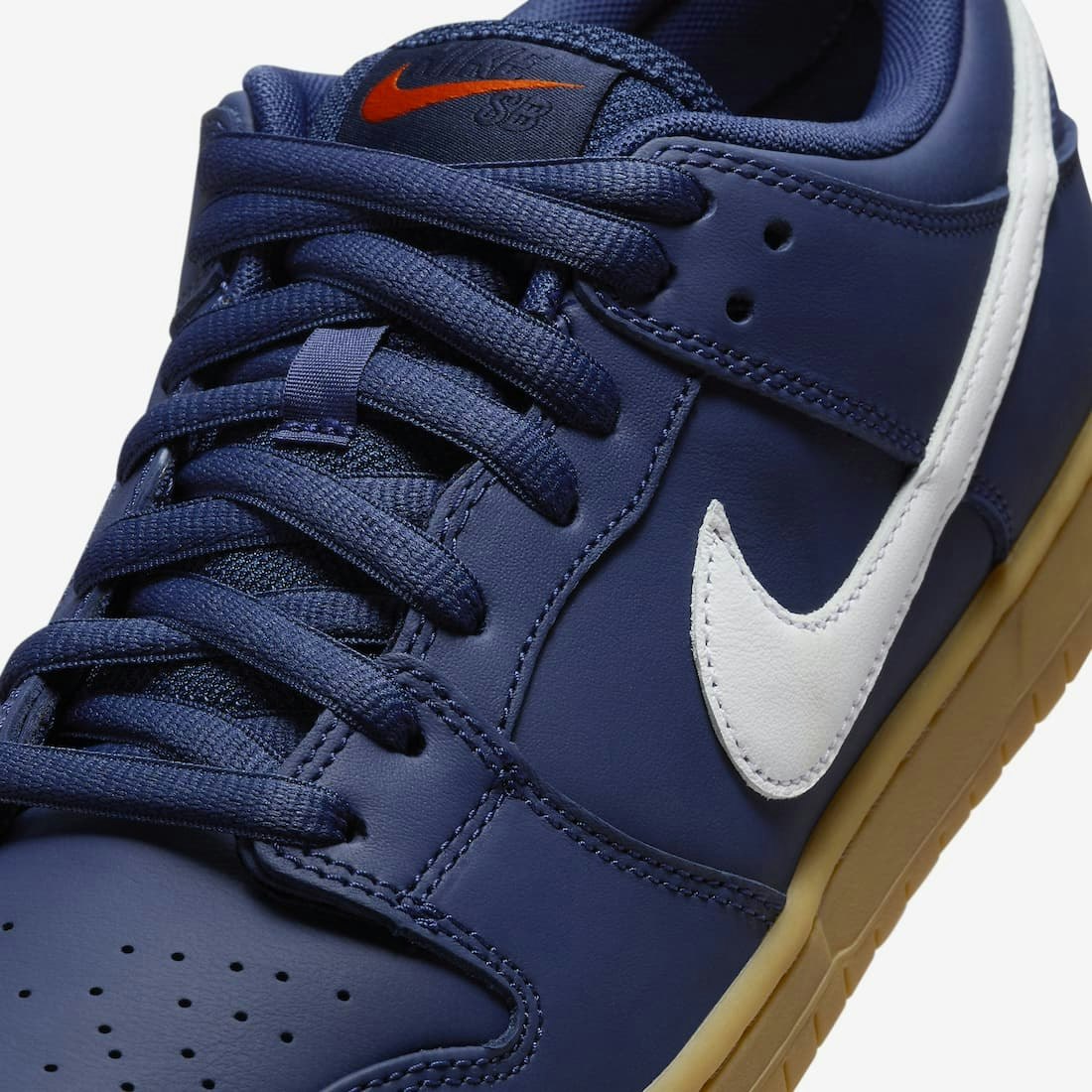 Nike SB Dunk Low "Navy Gum"