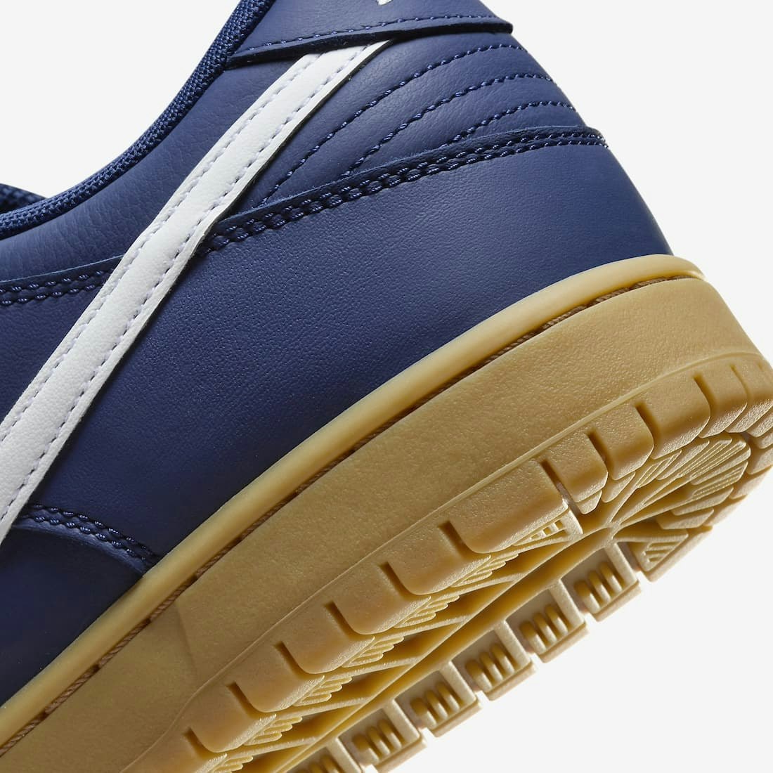 Nike SB Dunk Low "Navy Gum"
