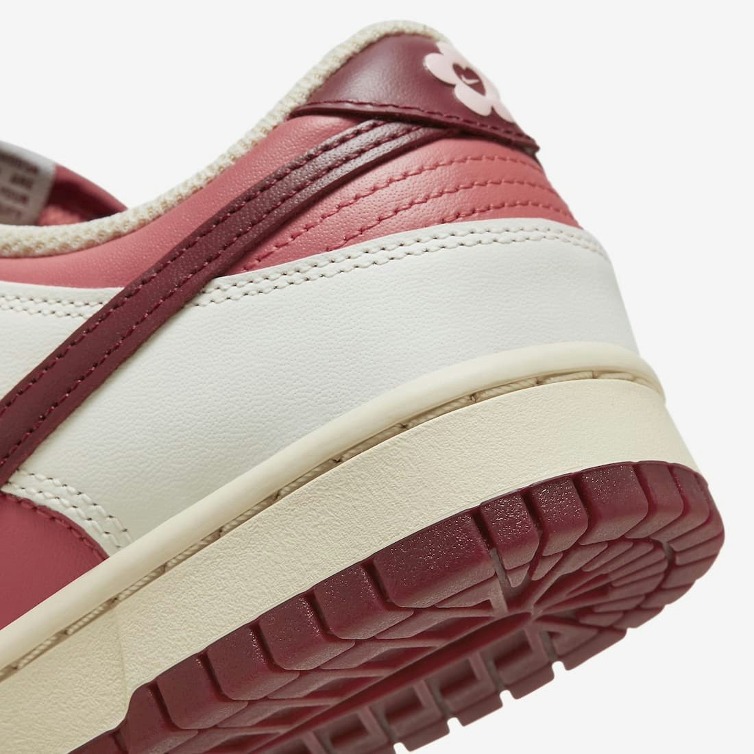 Nike Dunk Low "Valentine’s Day 2024"