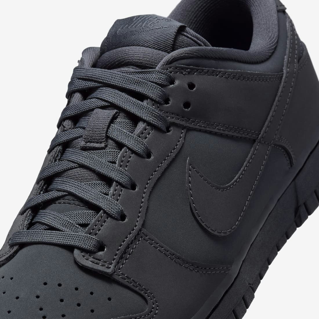 Nike Dunk Low "Cyber"