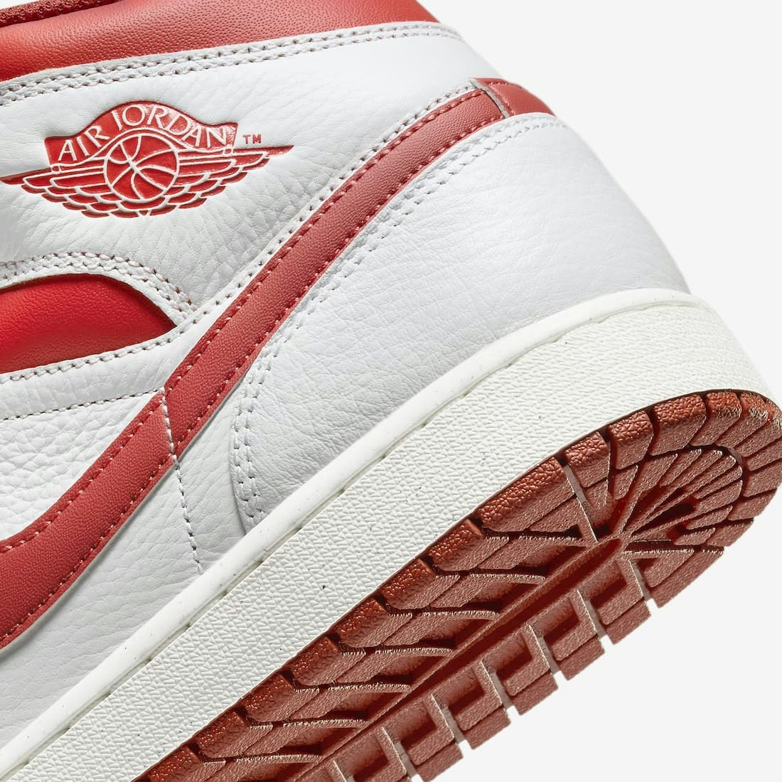 Air Jordan 1 Mid SE "Dune Red"