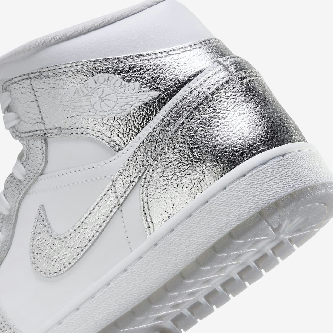 Air Jordan 1 Mid SE "Metallic Silver"