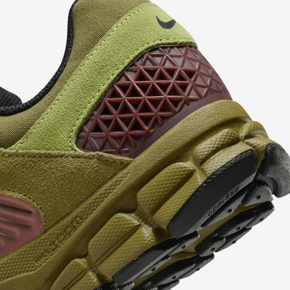 Nike Zoom Vomero 5 "Pacific Moss"