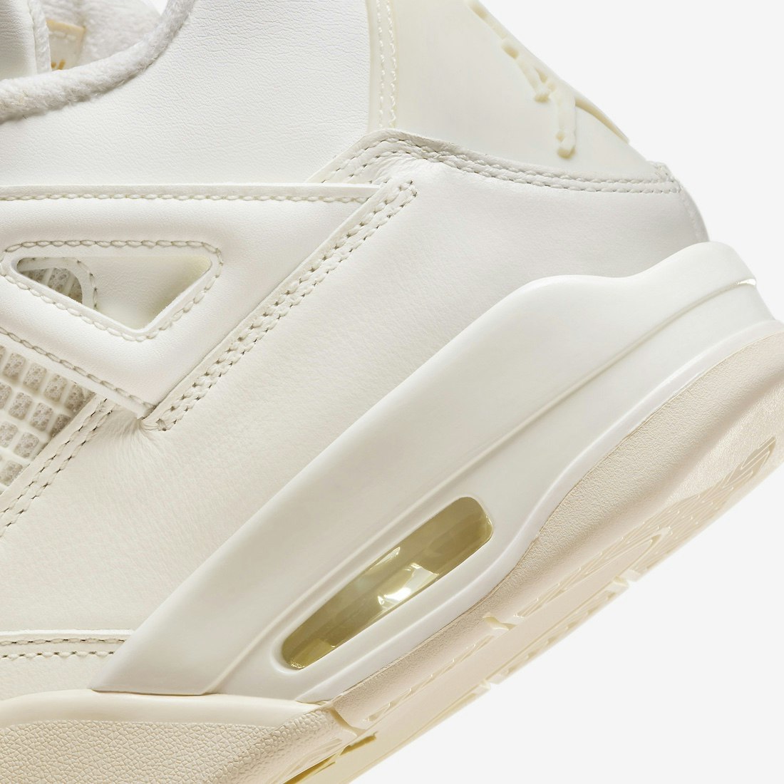 Air Jordan 4 Retro "Metallic Gold"