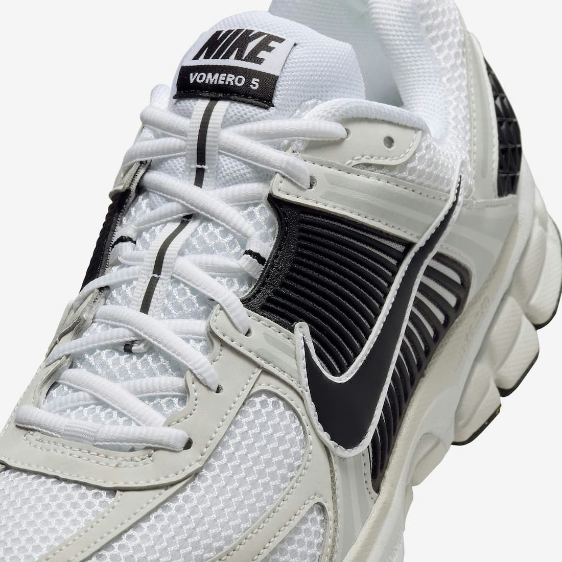 Nike Zoom Vomero 5 "Panda"