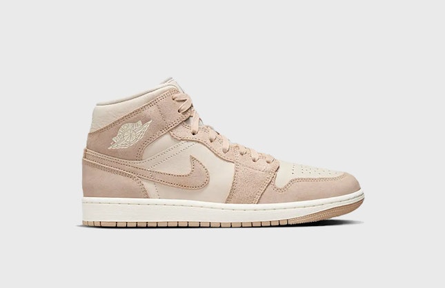 Air Jordan 1 Mid SE "Legend Light Brown"