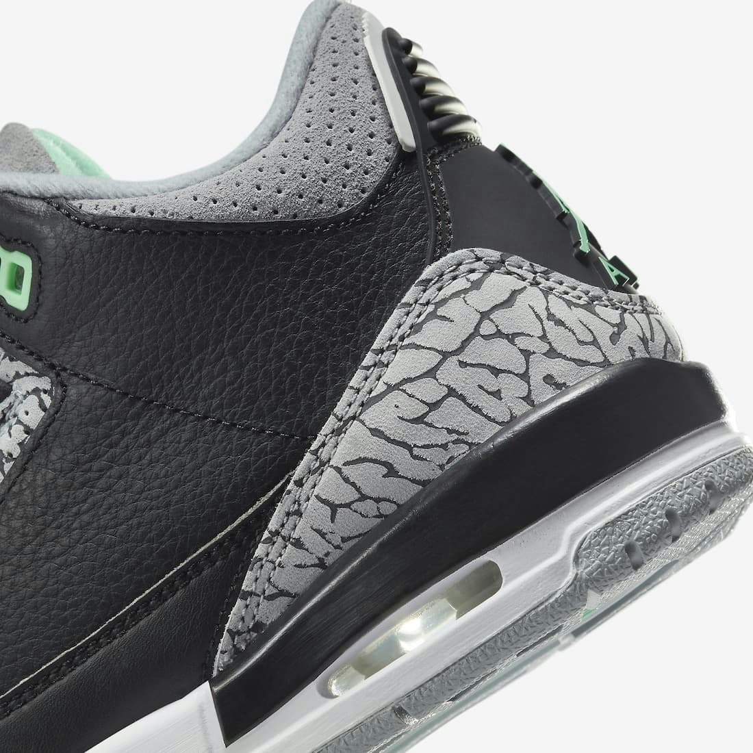 Air Jordan 3 Retro "Green Glow"