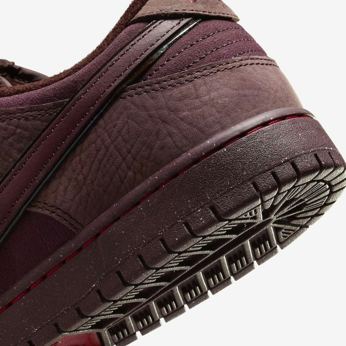 Nike SB Dunk Low "City of Love" (Burgundy Crush)