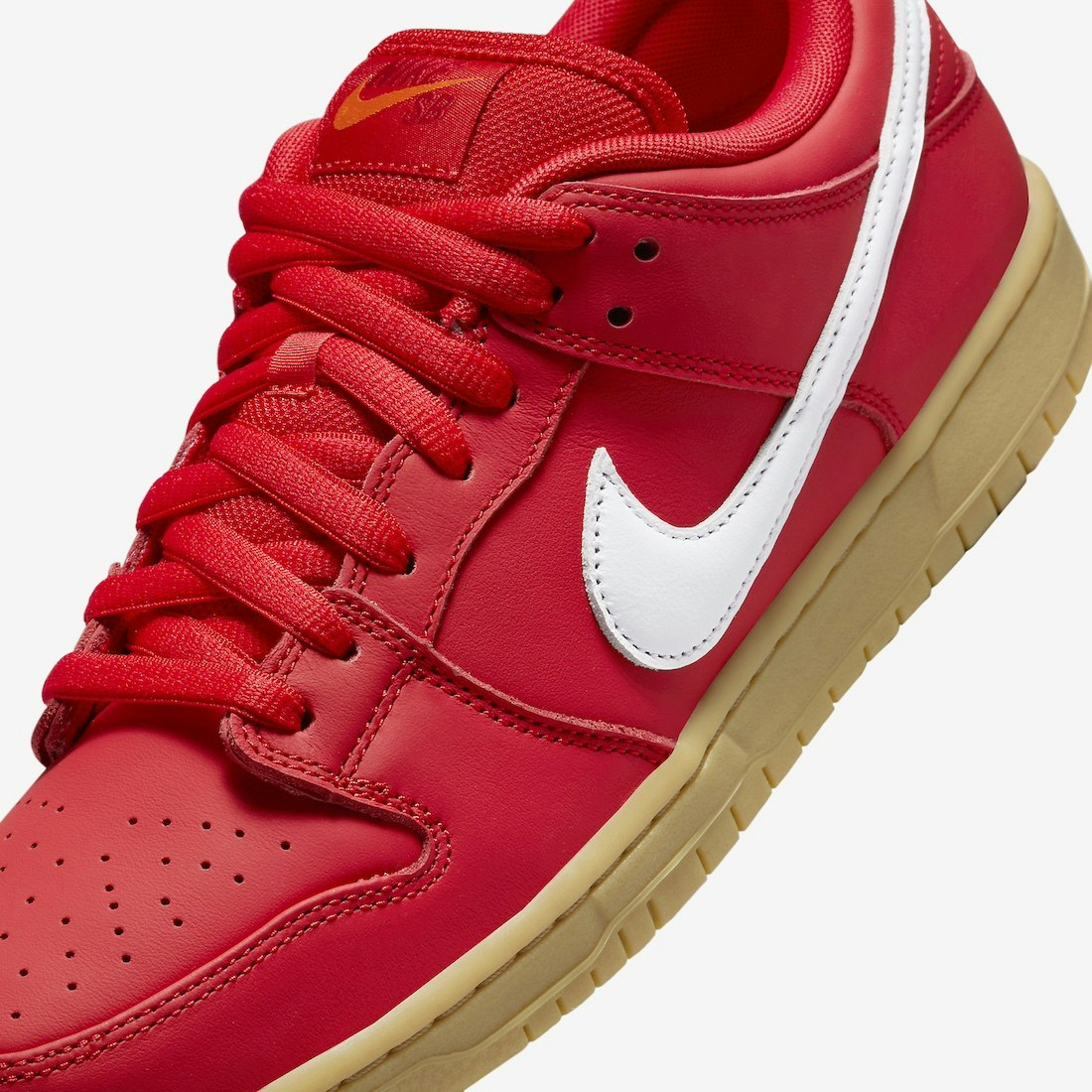 Nike SB Dunk Low "Red Gum"