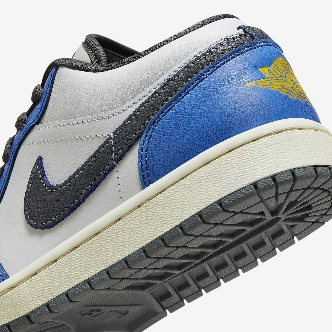 Air Jordan 1 Low SE “Flight Vintage”