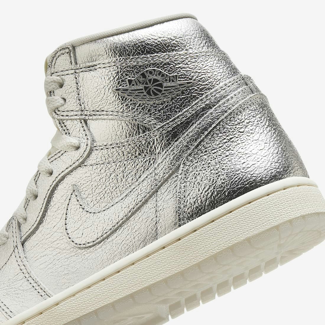 Air Jordan 1 High OG "Chrome"