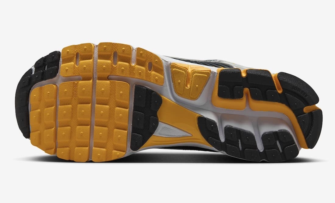 Nike Zoom Vomero 5 "University Gold"