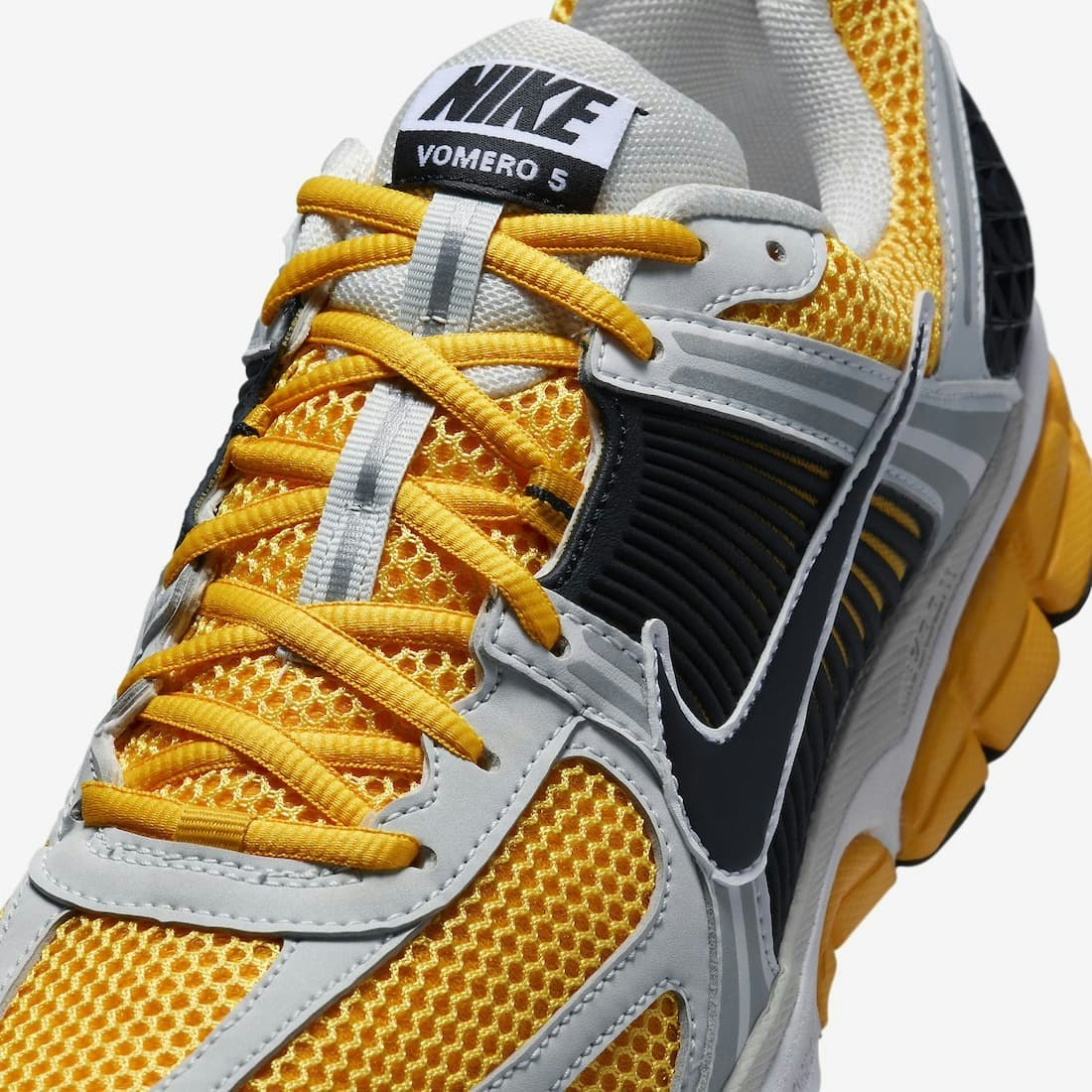 Nike Zoom Vomero 5 "University Gold"