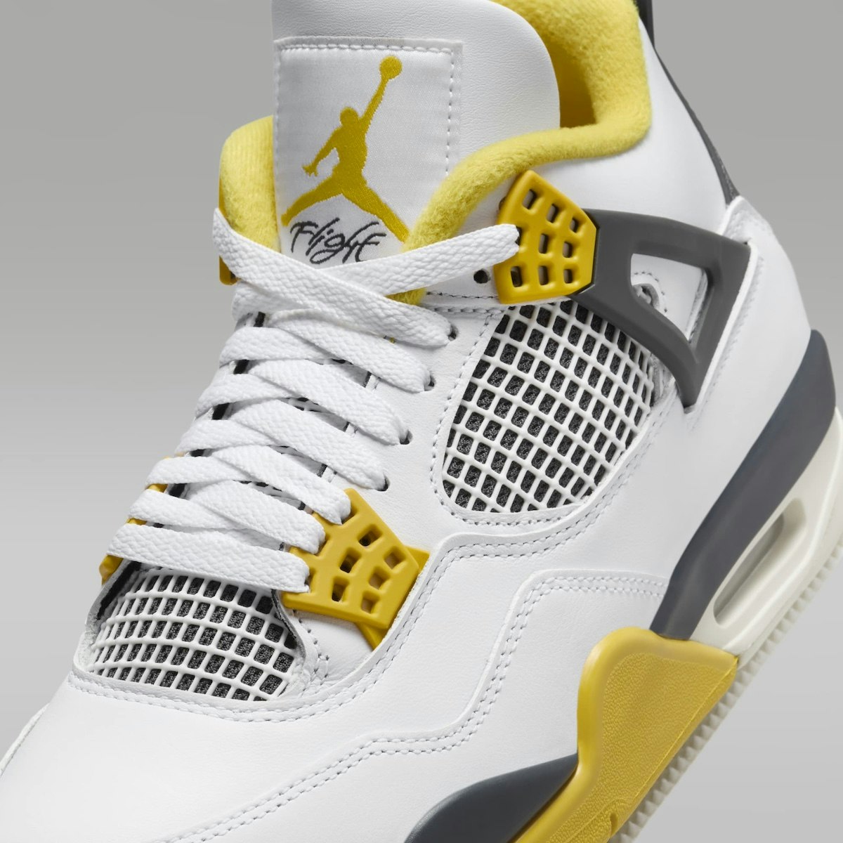 Air Jordan 4 Retro "Vivid Sulfur"