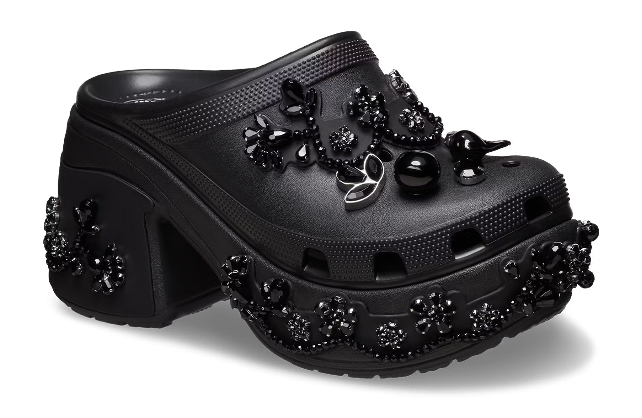 Black crocs shop