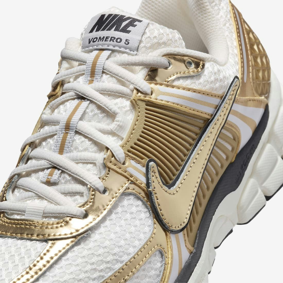 Nike Zoom Vomero 5 "Metallic Gold"