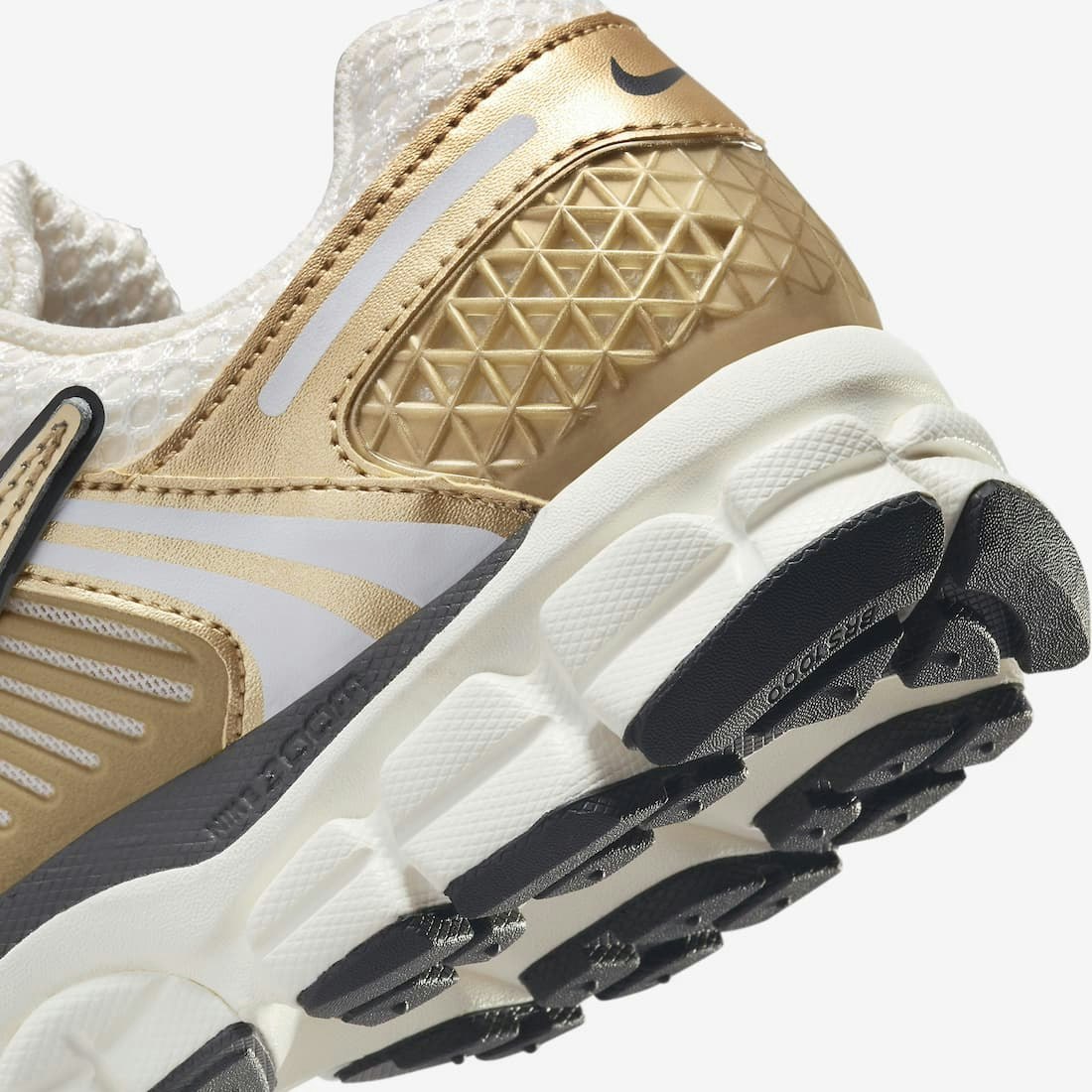 Nike Zoom Vomero 5 "Metallic Gold"