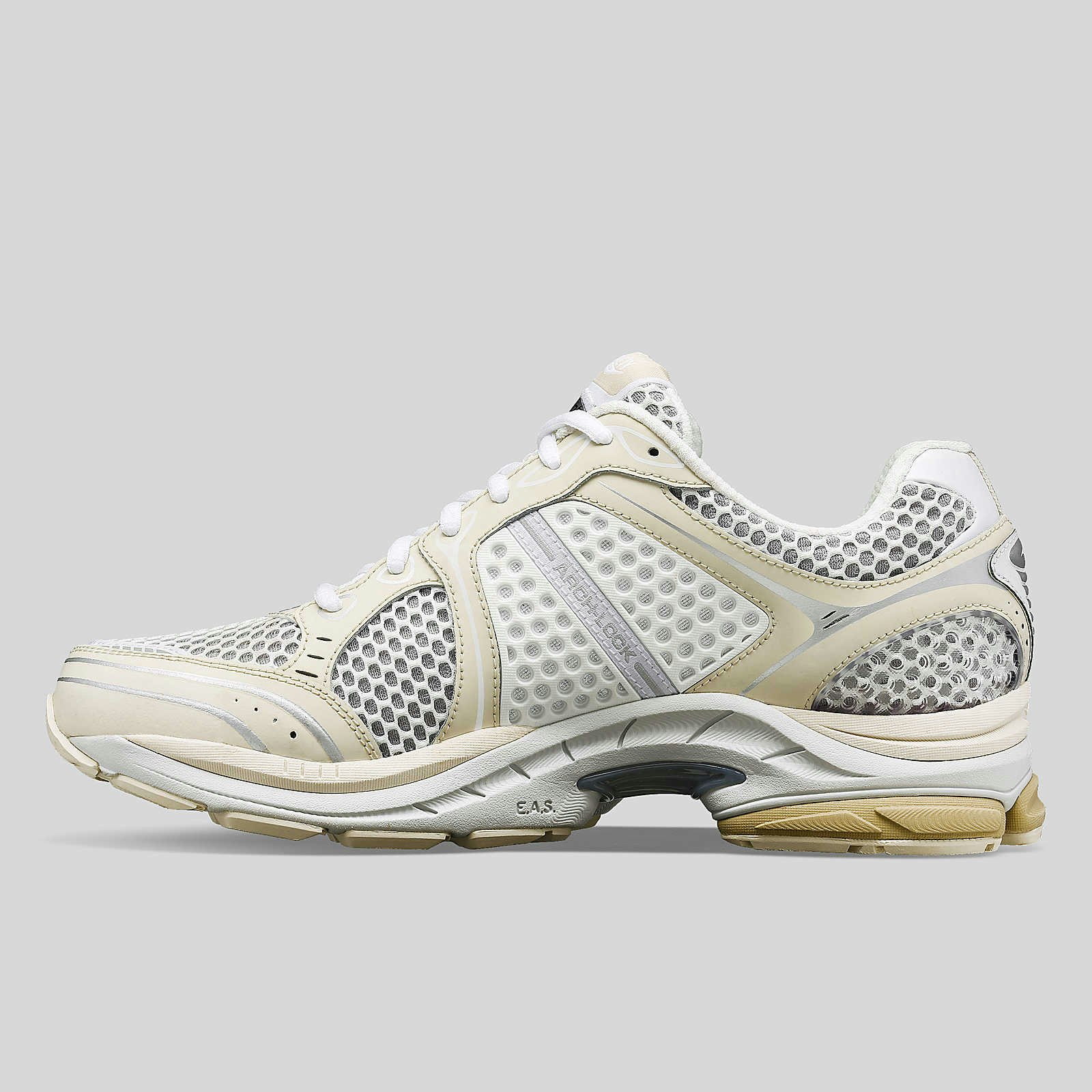 Highsnobiety x Saucony Pro Grid Triumph 4 "Cream White"