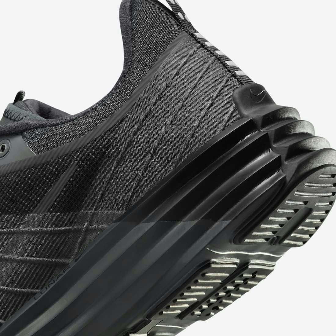 Nike Lunar Roam "Dark Smoke Grey"