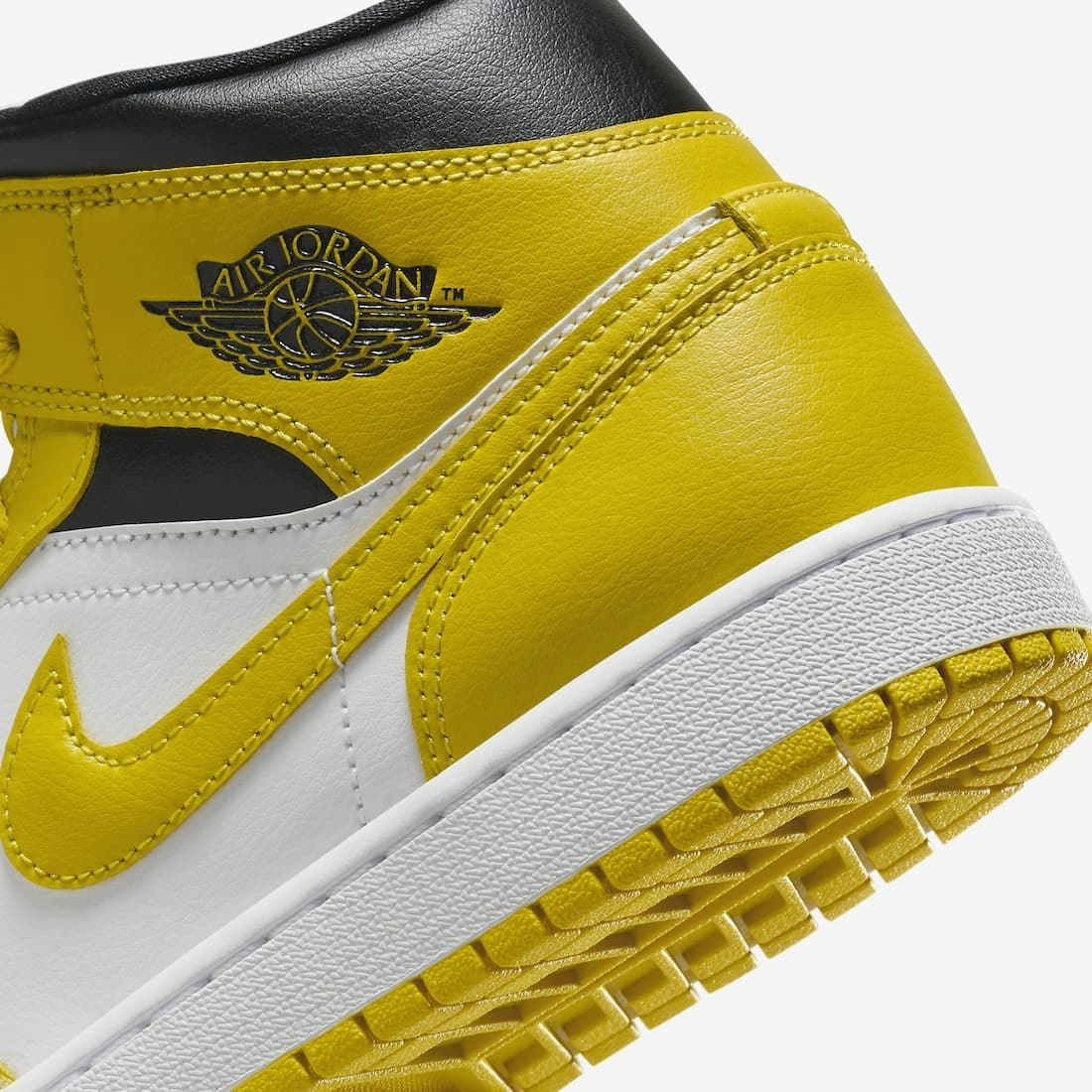 Air Jordan 1 Mid "Vivid Sulfur"