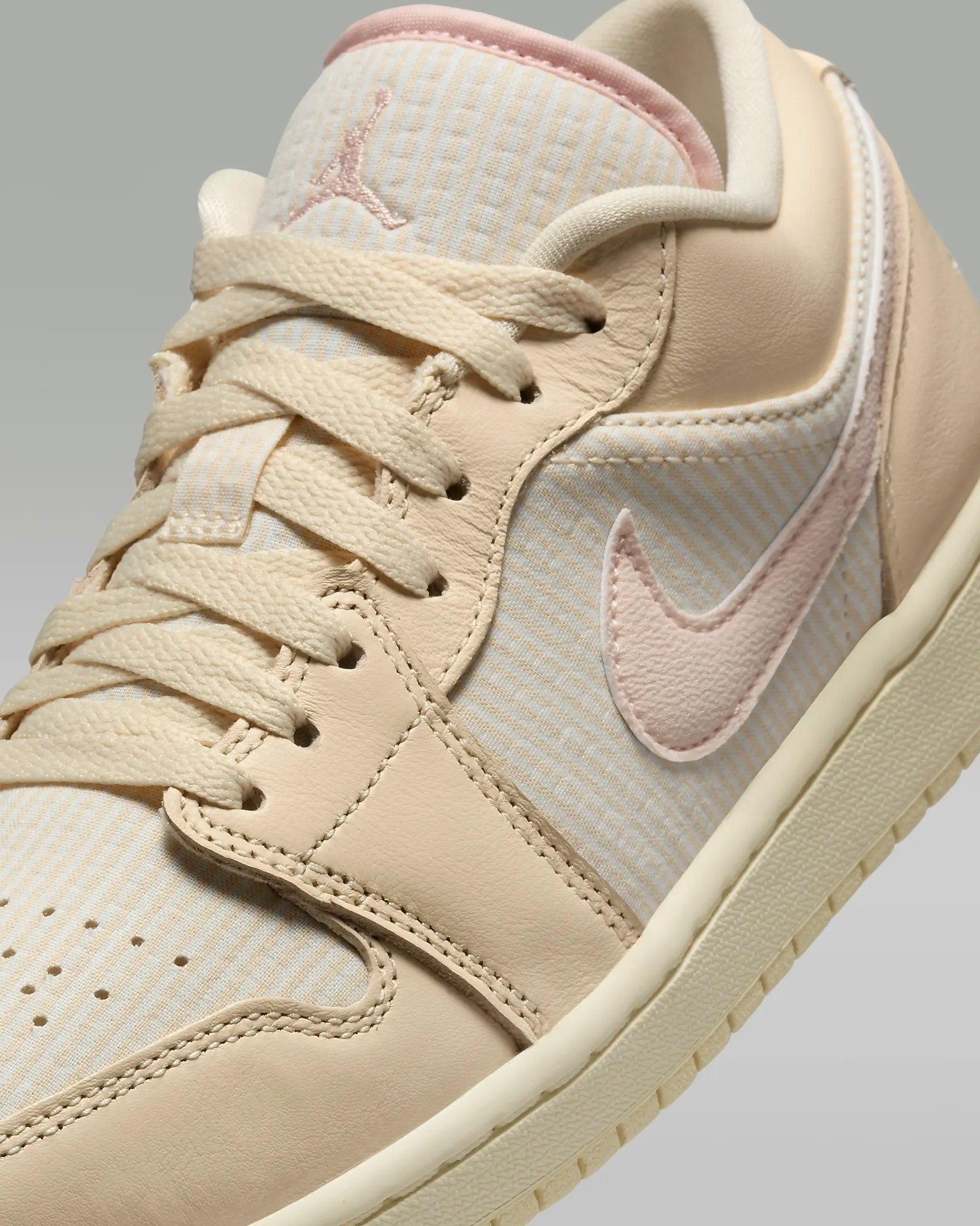 Air Jordan 1 Low "Legend Pink"