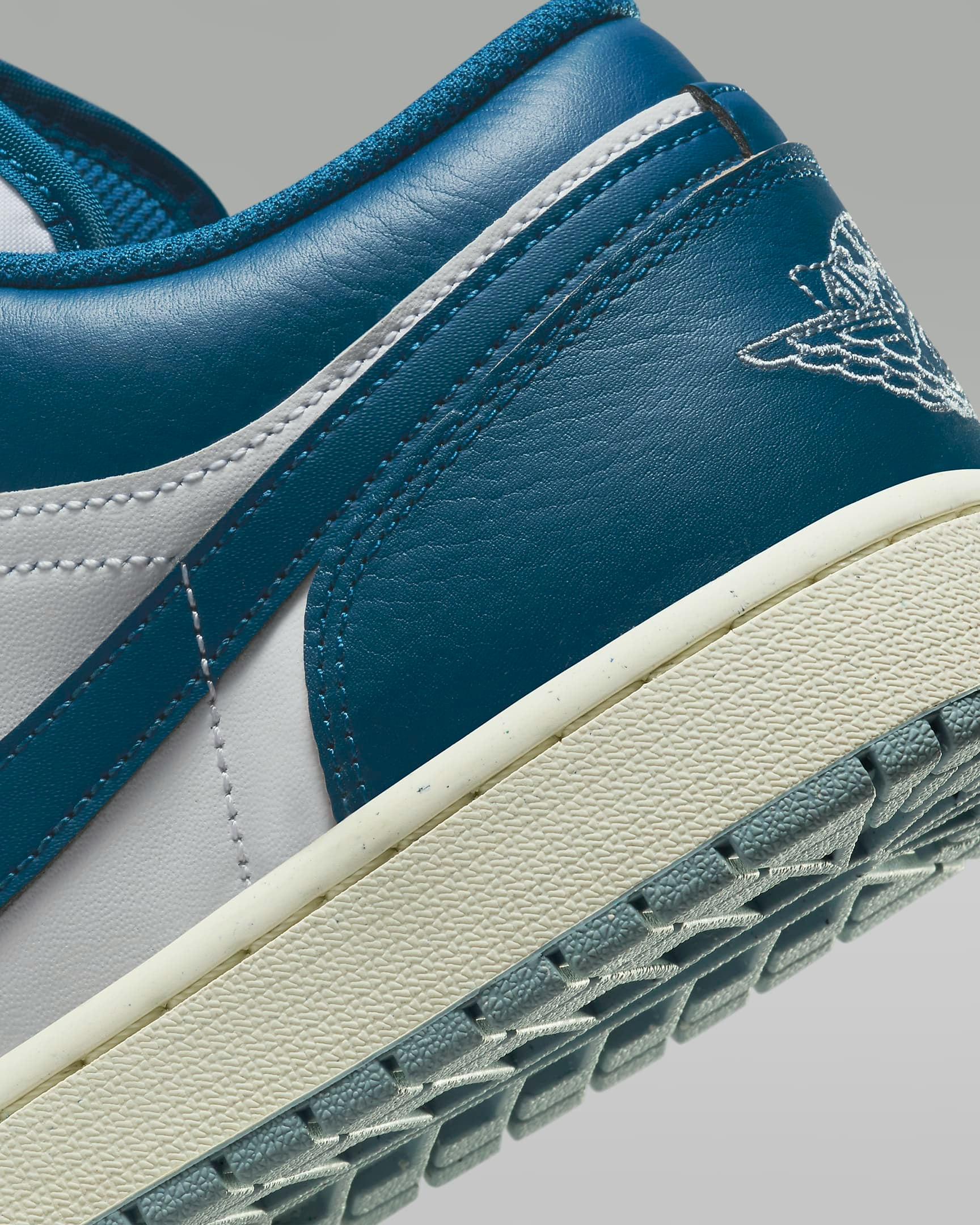 Air Jordan 1 Low SE "Industrial Blue"