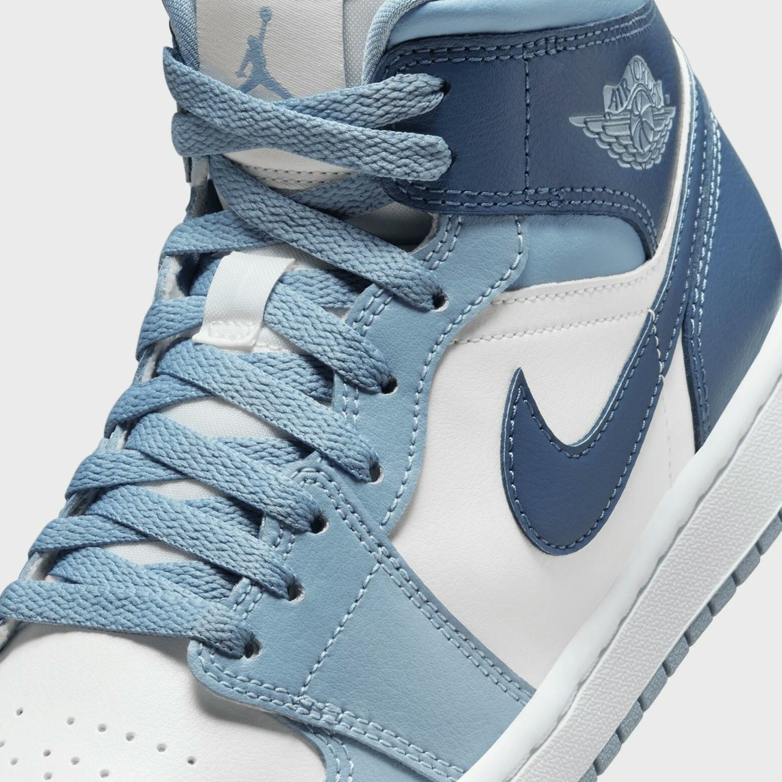 Air Jordan 1 Mid "Diffused Blue"