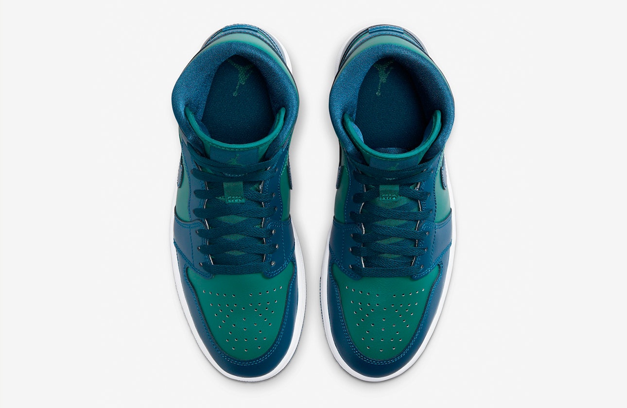 Air Jordan 1 Mid "Sky J French Blue"