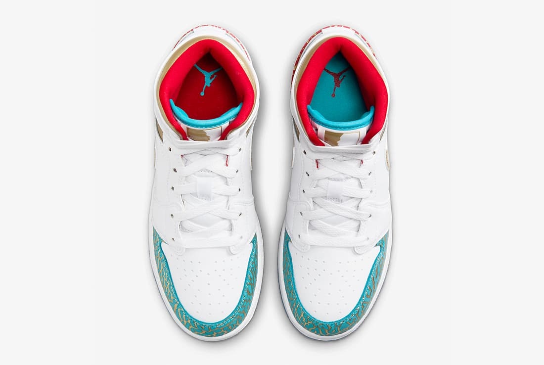 Air Jordan 1 Mid GS "UNC to Chicago"