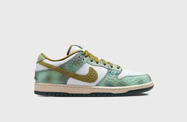 Alexis Sablone x Nike SB Dunk Low "Chameleon" Alexis Sablone x Nike SB Dunk Low "Chameleon"