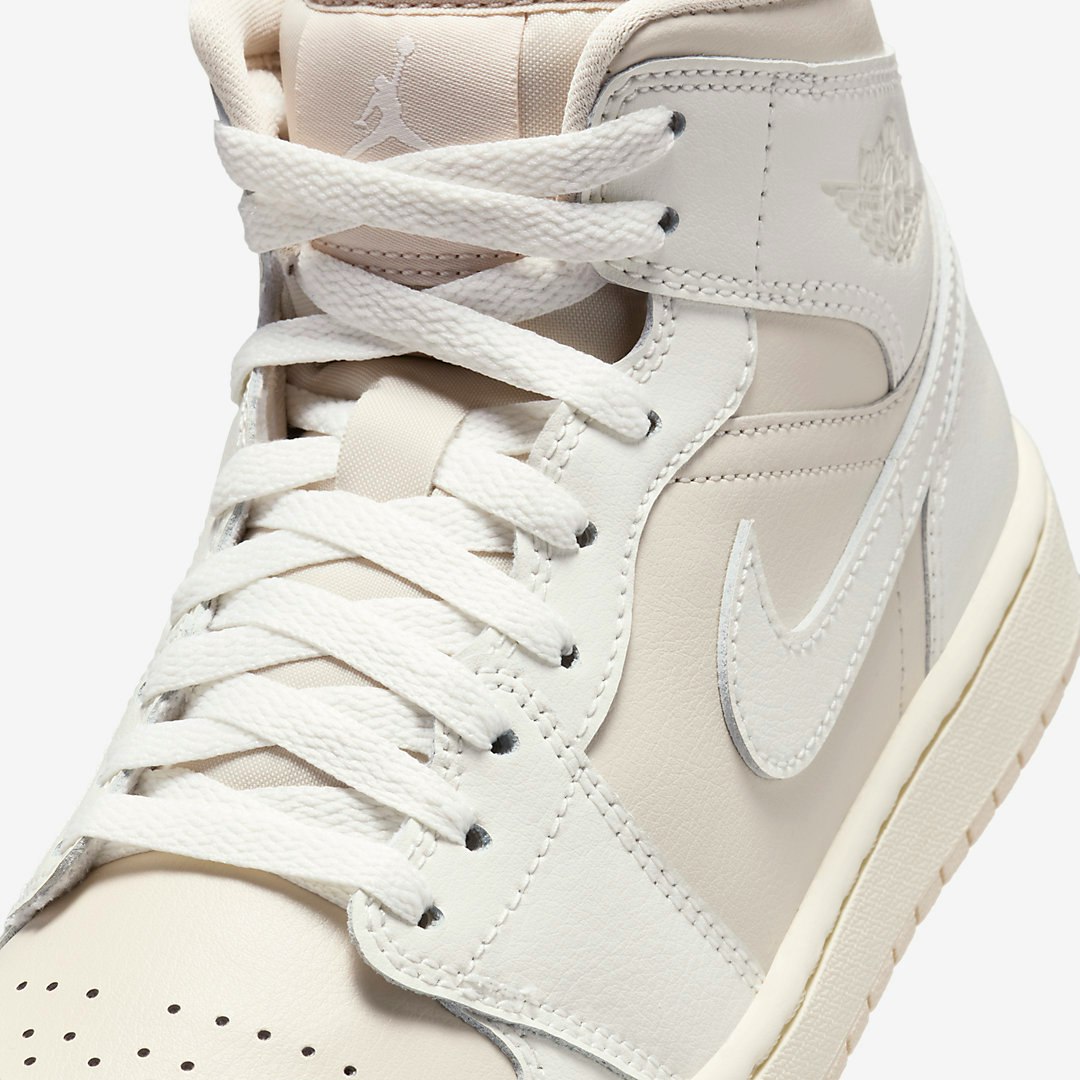 Air Jordan 1 Mid "Legend Light Brown"