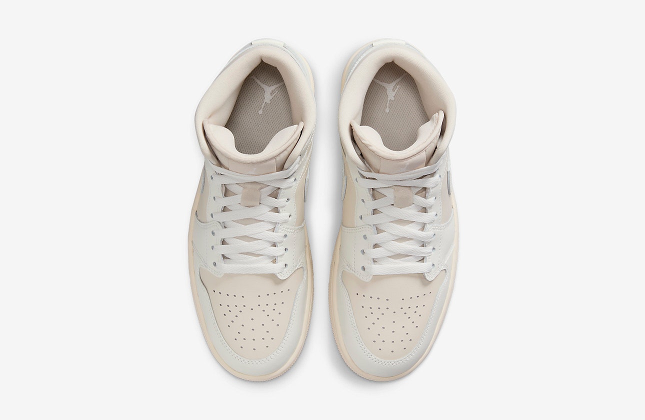 Air Jordan 1 Mid "Legend Light Brown"