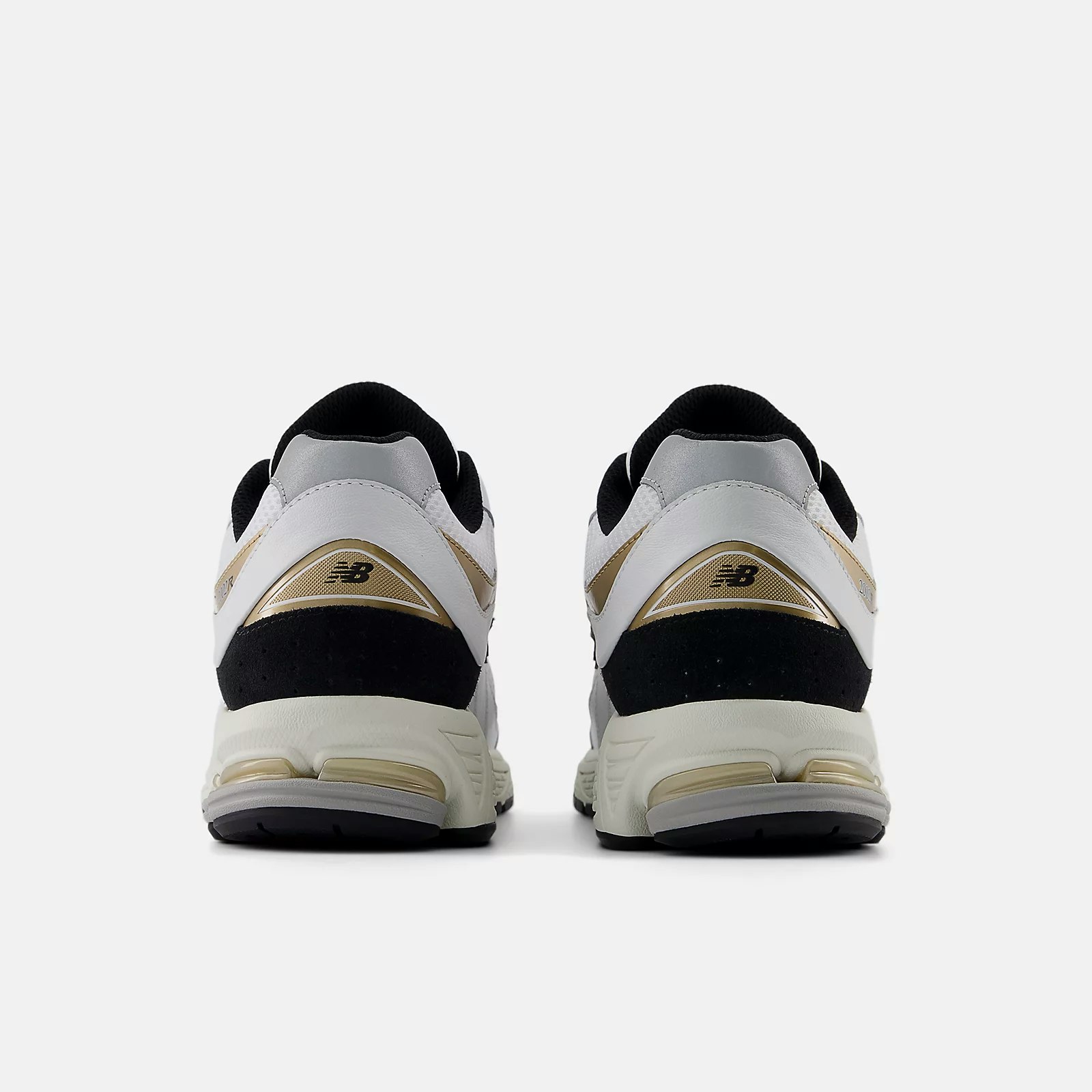 New Balance 2002r "Gold Metallic"
