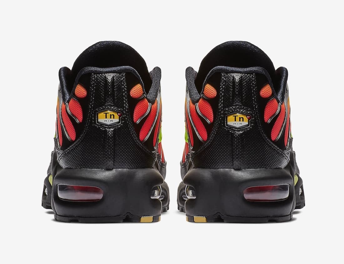 Nike Air Max Plus "Solar Red"