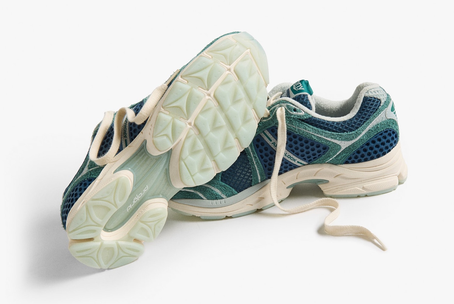 END. x Saucony Triumph 4 "Nessie"