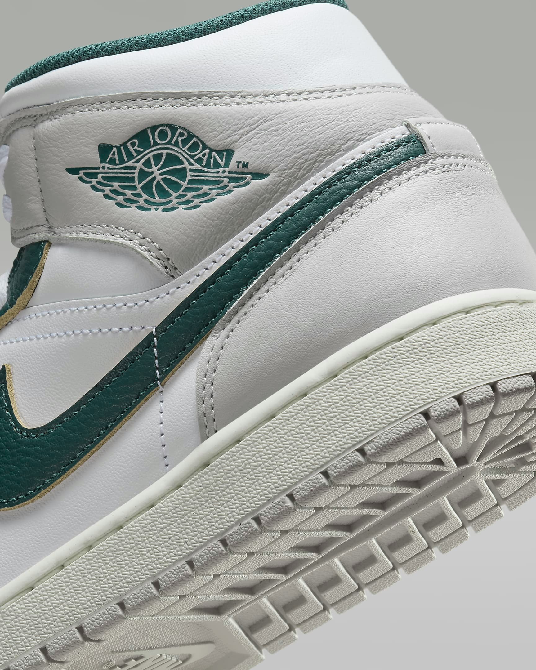 Air Jordan 1 Mid "Oxidized Green"