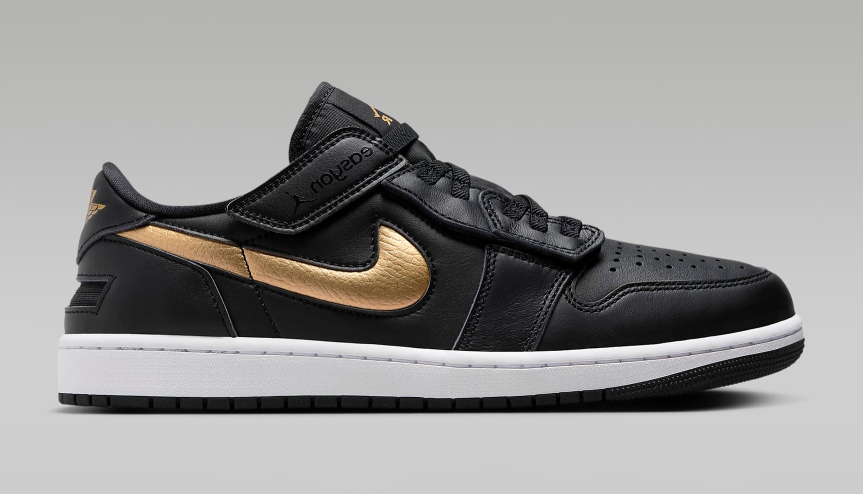 Air Jordan 1 Low FlyEase "Metallic Gold"