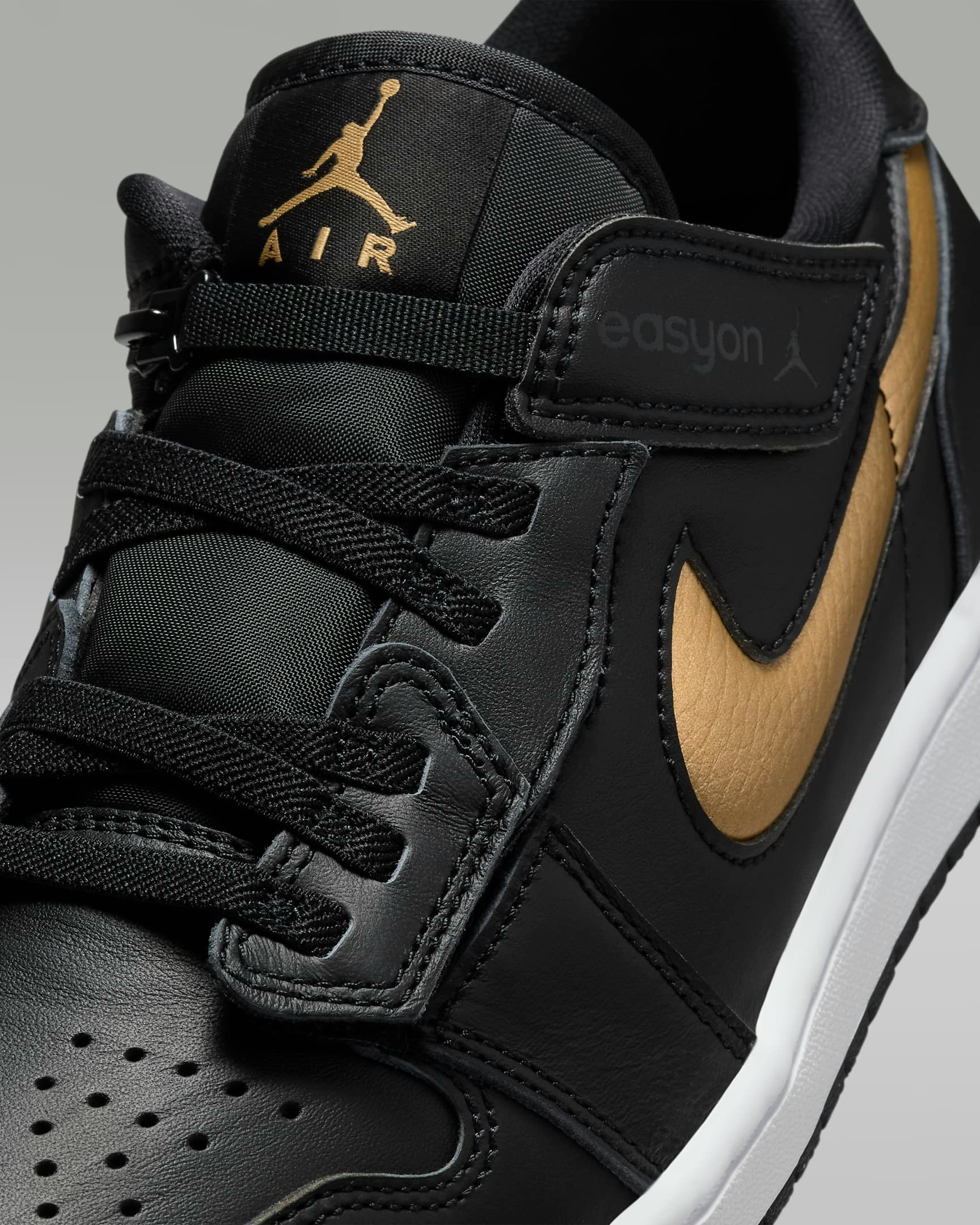 Air Jordan 1 Low FlyEase "Metallic Gold"