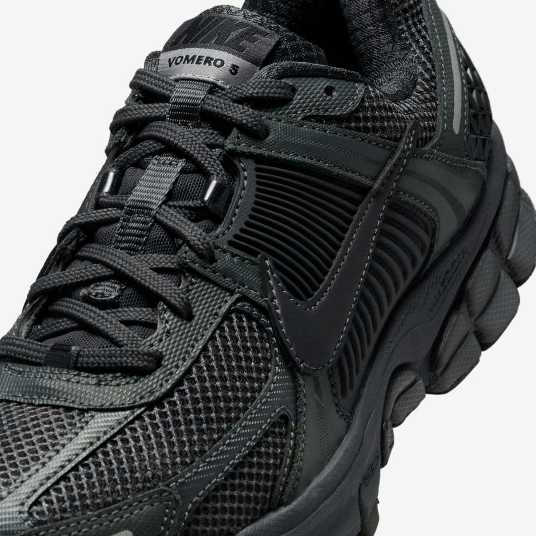 Nike Zoom Vomero 5 "Triple Black"